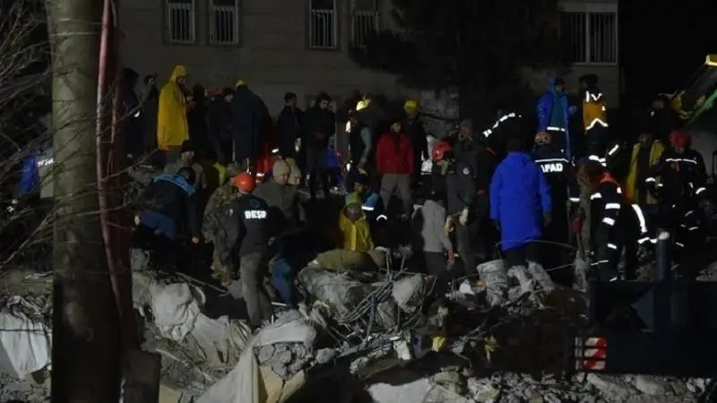 247 человек, причастных к строительству обрушившихся зданий, арестованы в Турции