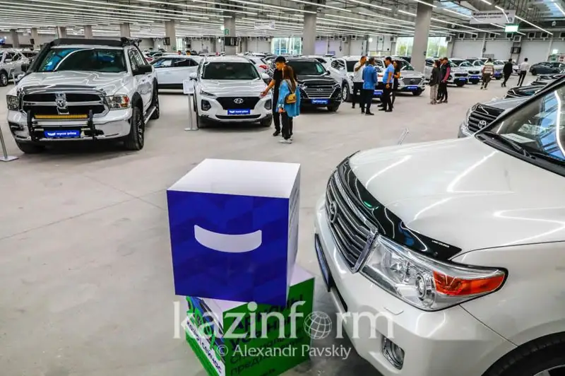 Қозоғистонликлар янги автомобилларни жаҳон кўрсаткичидан 6 баробар кўп сотиб олади