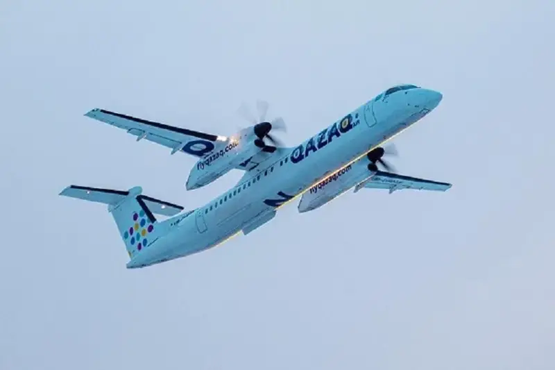Самолет авиакомпании Qazaq Air совершил экстренную посадку в Атырау