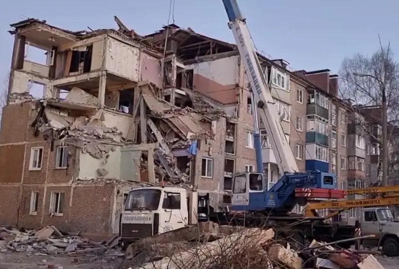 Reseıdiń Efremov qalasynda úıdiń kireberisi qulap, alty adam qaza tapty