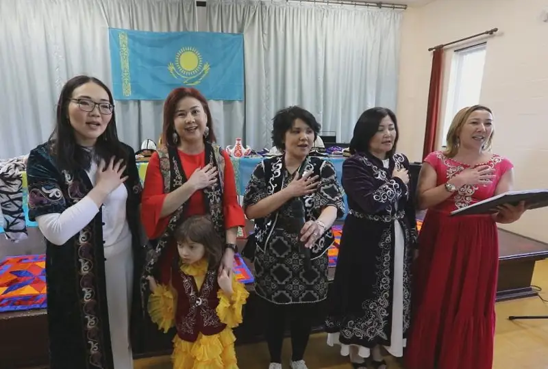 Ulybrıtanııa qazaqtary ulttyq dástúrlerdi dáriptedi