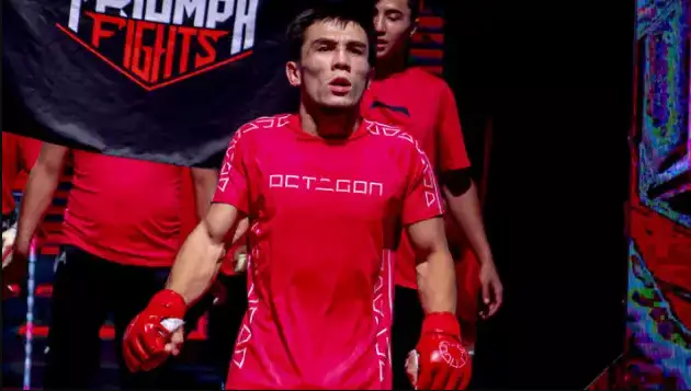 چەمپيوندىعىن قورعاعان قازاق قارسىلاسىن 30 سەكۋندتا نوكاۋتقا ءتۇسىردى