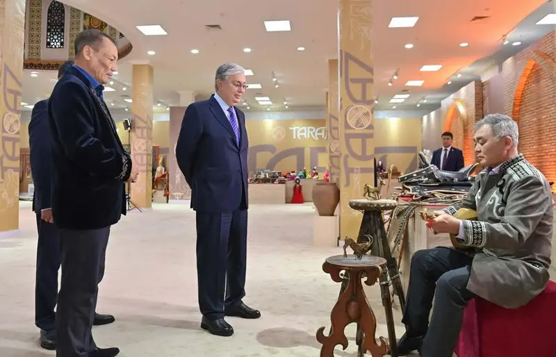Президент Таразда қолөнершілер көрмесін аралап көрді