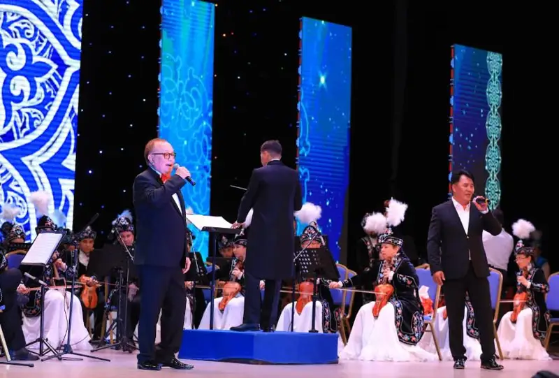 75-летний юбилей певца и композитора Алтынбека Коразбаева отметили в Таразе