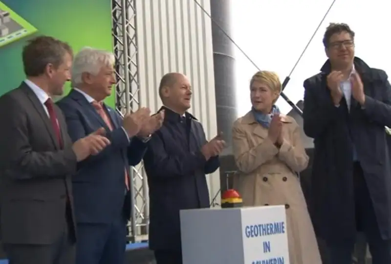 Канцлер ФРГ принял участие в открытии новой геотермальной станции