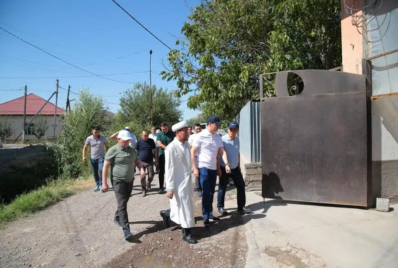 Түркістан облысының әкімі кісі қолынан қаза тапқан 5 жасар қыздың отбасында болып, туыстарына көңіл айтты
