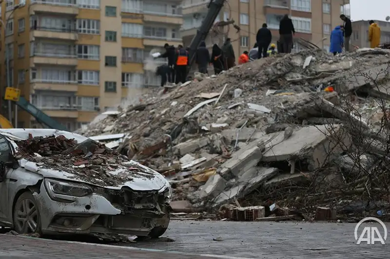 Великобритания направила 76 спасателей и оборудование для устранения последствий землетрясения в Турции