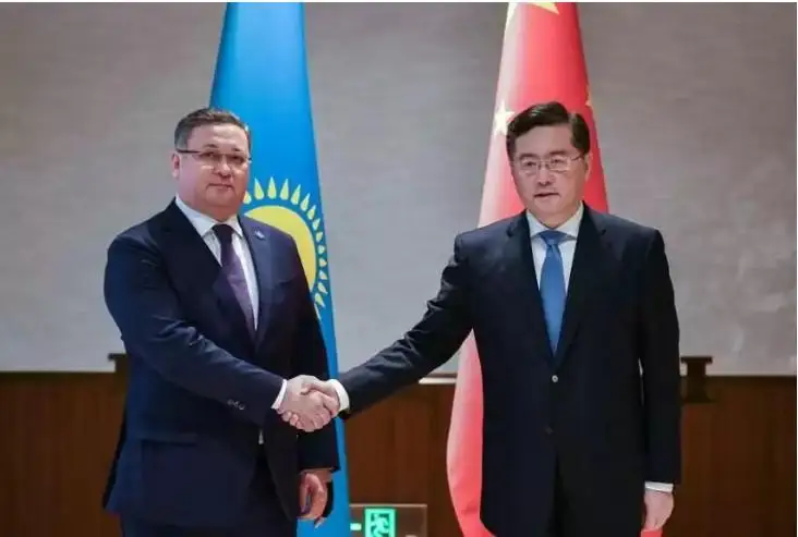 قازاقستان مەن قىتاي سىرتقى ساياسي ۆەدومستۆولارىنىڭ باسشىلارى كەلىسسوزدەر جۇرگىزدى