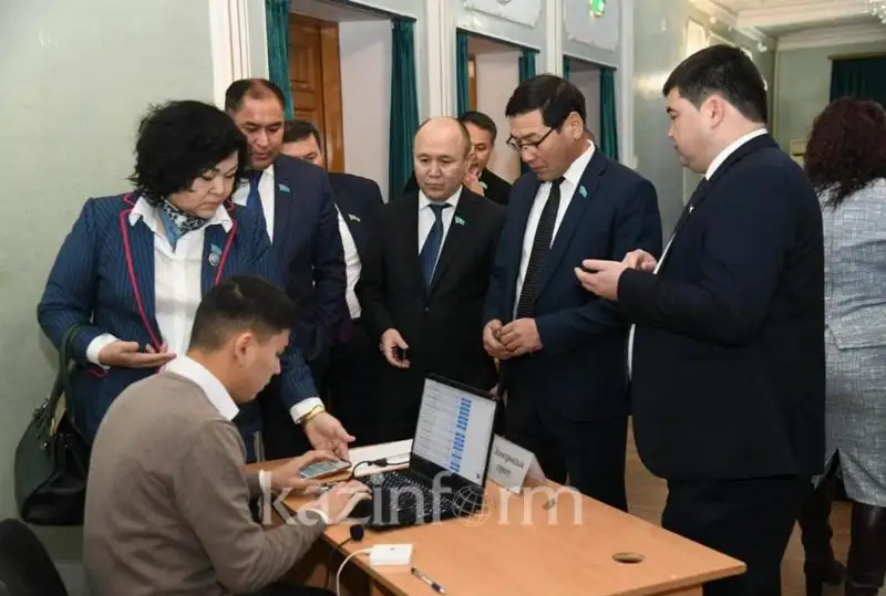 Атырау облысында мәслихаттардың 119 депутаты үш кандидатқа дауыс берді