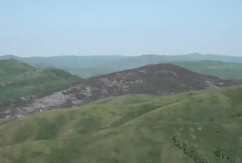 Shyǵys Qazaqstanda keshe shyqqan dala órtiniń beti qaıtty