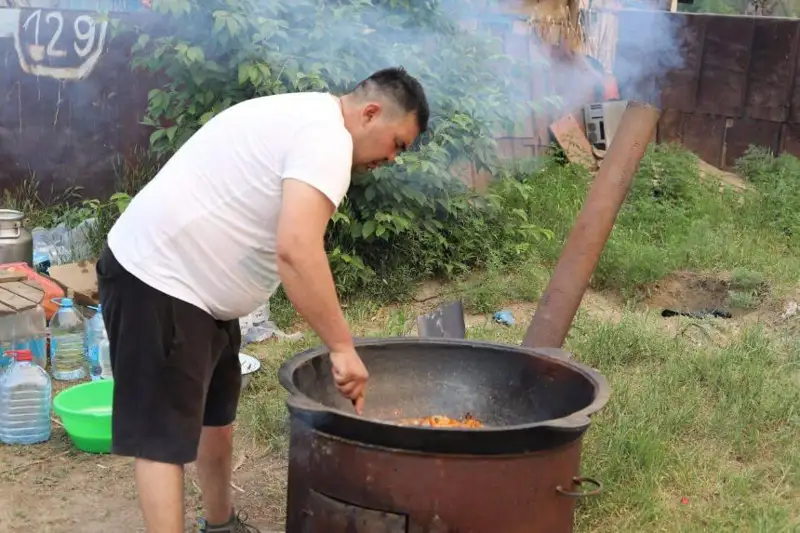 Jastar órt oshaǵy mańyndaǵy 4 aýylda 300 adamǵa túski as berdi