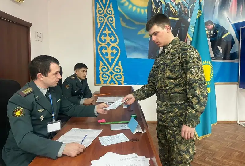 Военнослужащие Нацгвардии первыми проголосовали в Акмолинской области