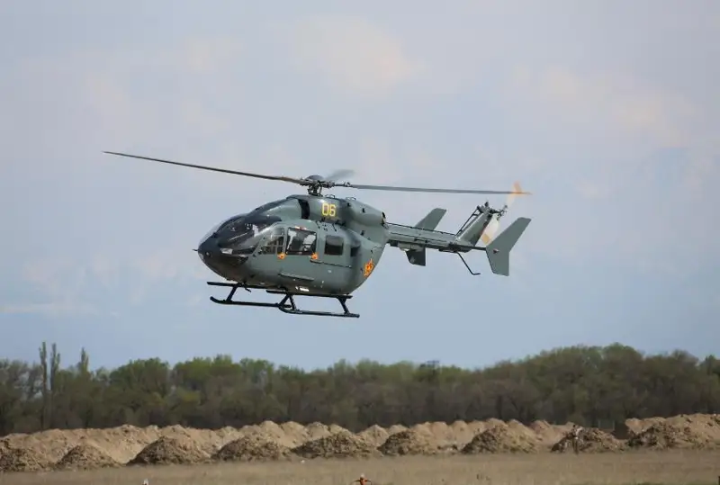 Навыки сложного пилотажа освоили экипажи вертолетов