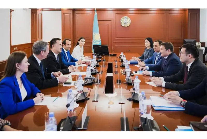 مينيستر ورالوۆ تيكتوك باسشىلىعىمەن قازاق ءتىلدى كونتەنتتى دامىتۋدى تالقىلادى