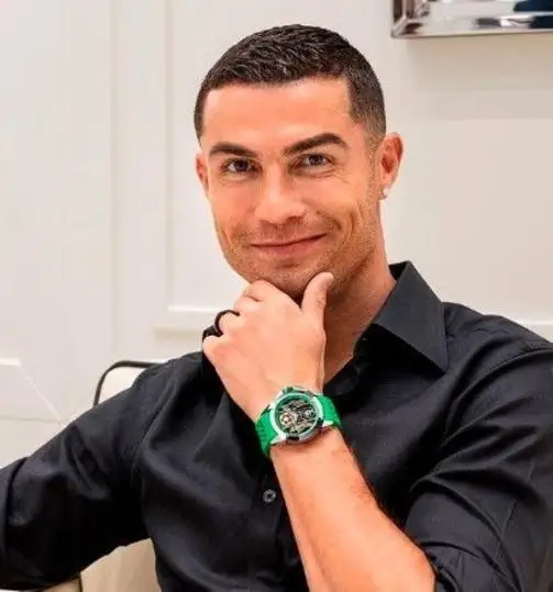 Роналдуга 105 минг евролик антиқа соат совға қилинди