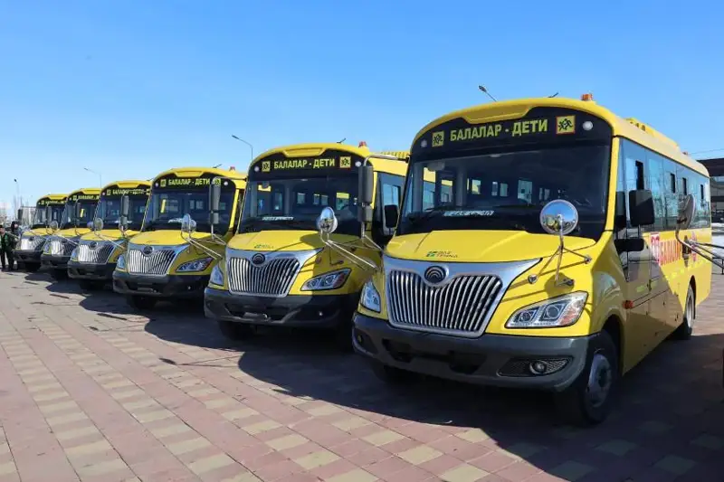 Простой новых школьных автобусов прокомментировали в костанайском облакимате