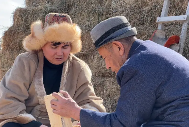 Qazaqtyń ulttyq ónerin jalǵastyrǵan Qytaıdaǵy sheber - sheteldegi qazaq tildi BAQ-qa sholý