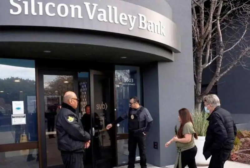 Банкрот бўлган Silicon Valley банкини рақиби сотиб олди