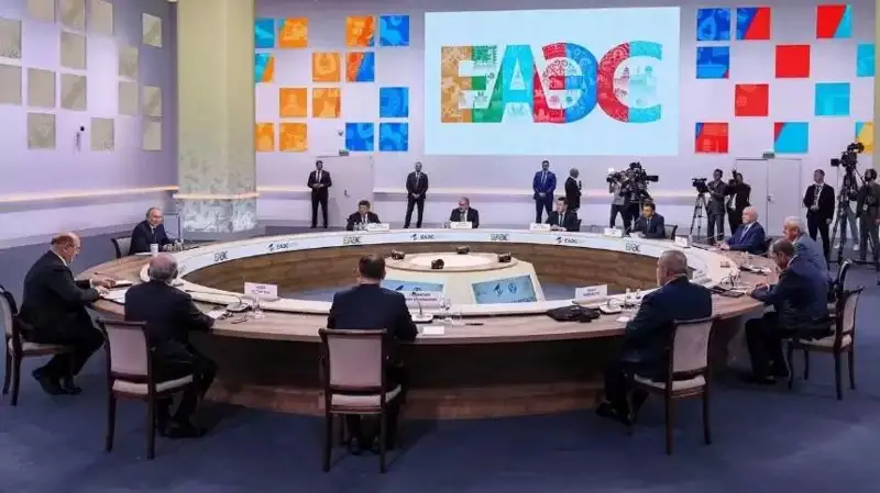 Álıhan Smaıylov TMD jáne EAEO elderi úkimet basshylarynyń kezdesýine qatysty