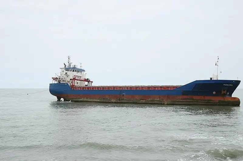 Мисрдаги Сувайш каналининг саёз қисмида юк кемаси тиқилиб қолди