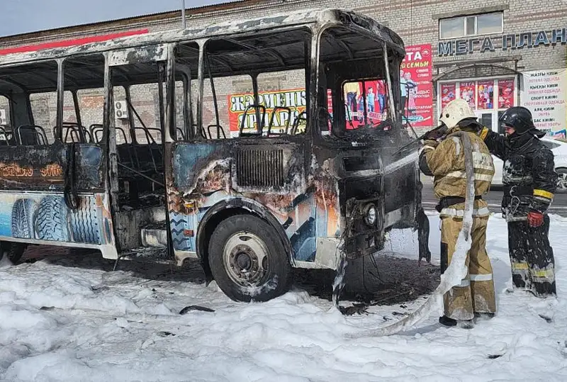 Пассажирский автобус сгорел в Семее