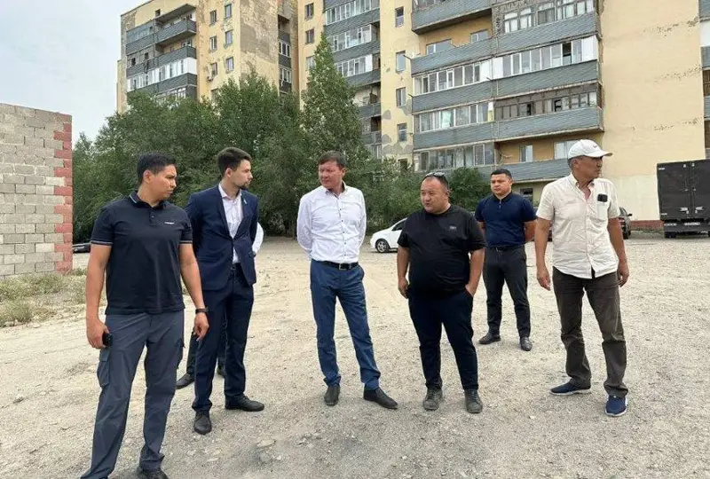 Депутаты маслихата и члены общественного совета проверили качество дорог в Семее