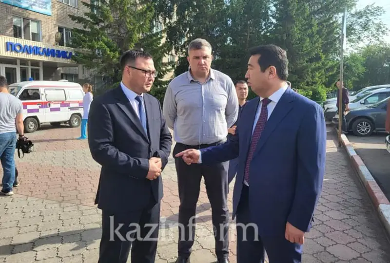 Выговор за очереди и бесхозяйственность объявил главврачу поликлиники аким СКО