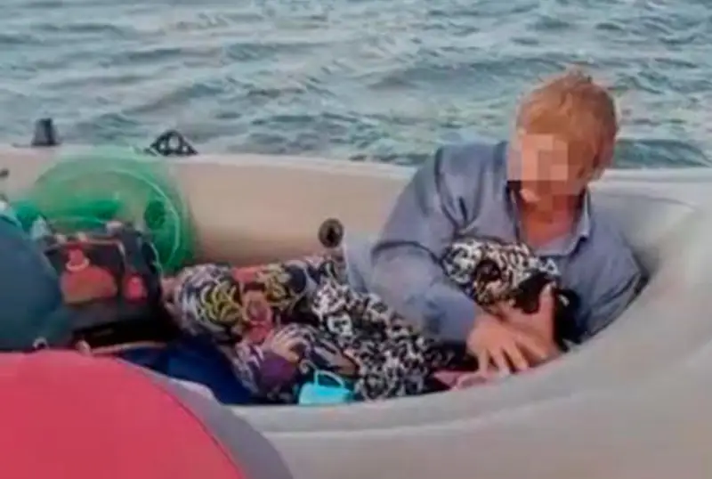 Cпасатели пришли на помощь, терпящим бедствие на воде рыбакам в ВКО