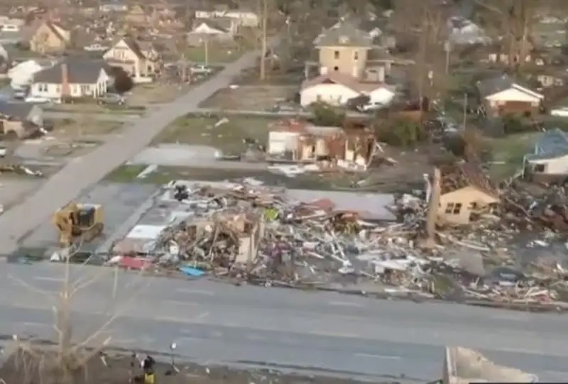 Сильный торнадо в США унес жизни 30 человек