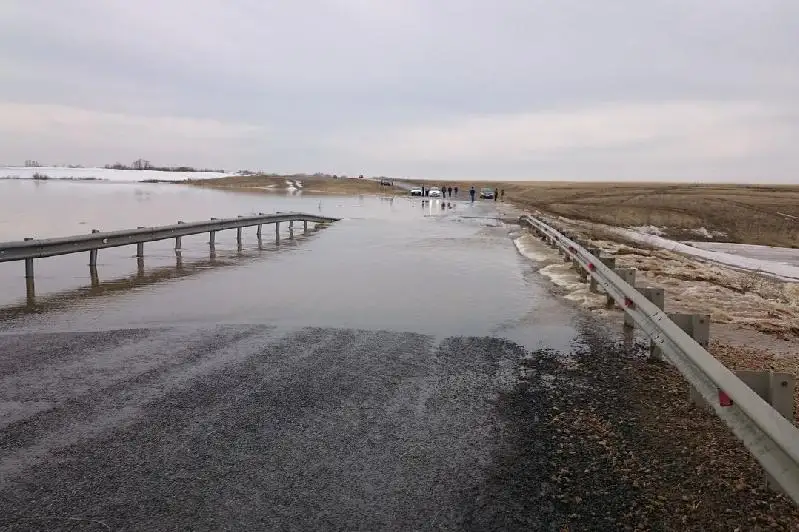 Талыми водами затопило часть объездной дороги на трассе «Актобе-Астрахань»