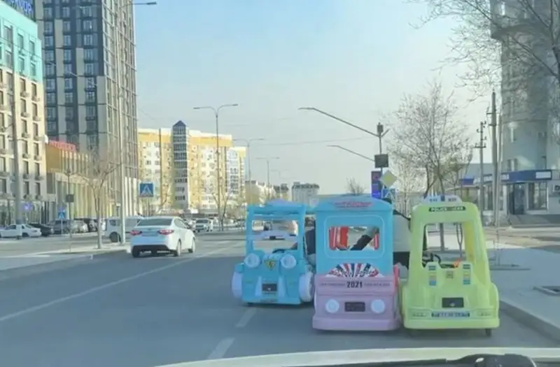 Atyraýda oıynshyq kólikter jol erejesin buzdy