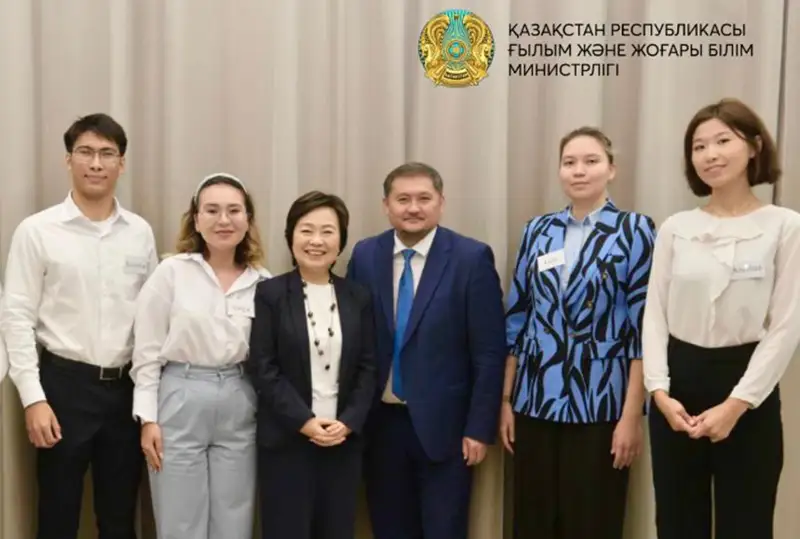 Гонконг выделит Казахстану гранты на обучение в бакалавриате