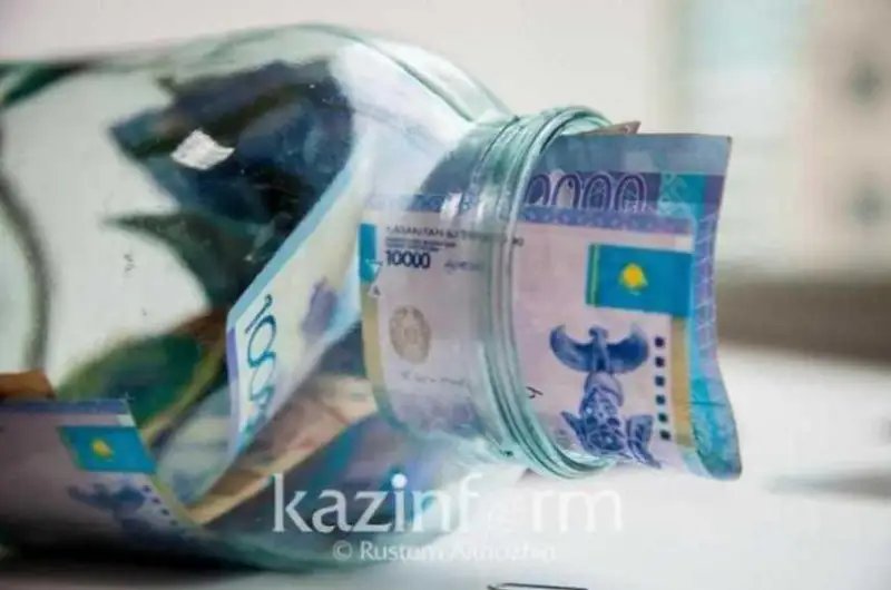 Zeınetaqy qorynyń qazaqstandyqtardan alatyn komıssııasy azaıady