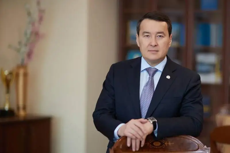 Álıhan Smaıylov balalardy merekemen quttyqtady