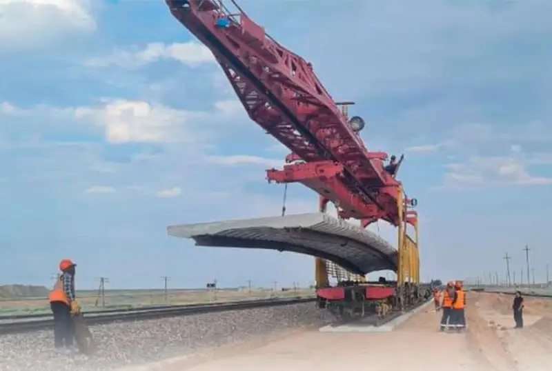 Первые рельсы второго пути уложены на участке  Достык - Мойынты