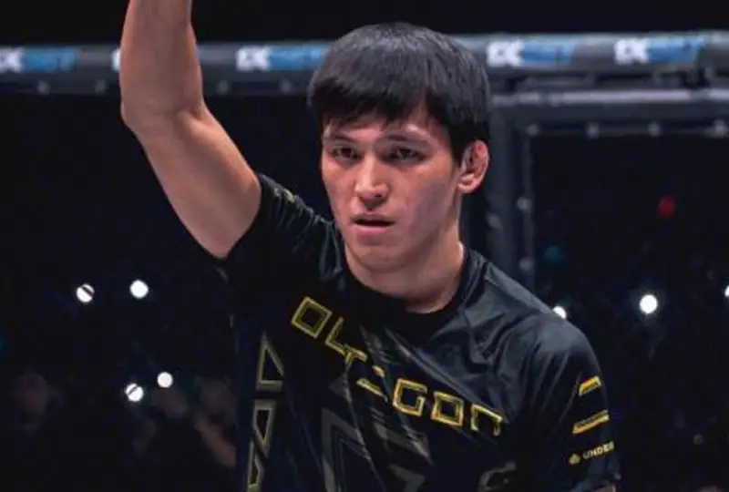 Азат Максум дебютировал в UFC с победы