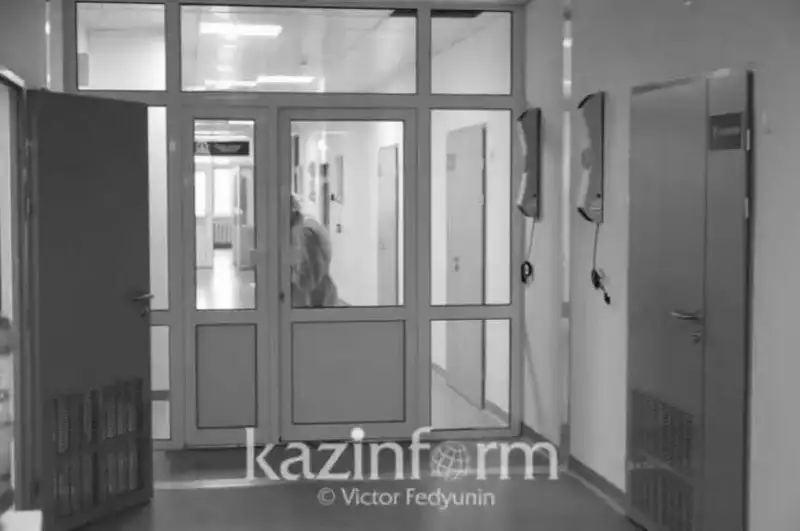 Qytaıda balalardy ádeıi ýlandyrǵan balabaqsha tárbıeshisi darǵa asyldy