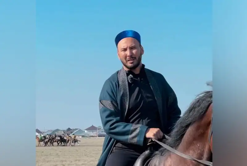 دەپۋتاتتار اباي ولەڭدەرىن وقىدى - ۆيدەو