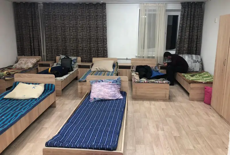 18 граждан Таджикистана эвакуировали с трассы костанайские дорожники