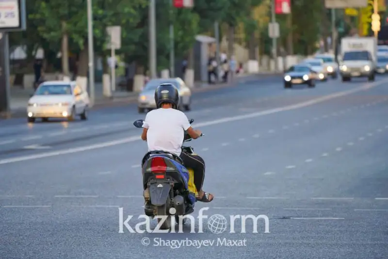 Almaty Arbatynda eki apta ishinde 98 moped júrgizýshi tártip buzdy