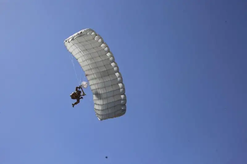 Пять солдат погибли во время прыжков с парашютом в РК с 2017 года - сенатор