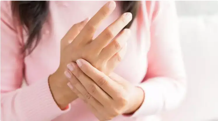 دارىگەر ساۋساقتىڭ ۇيىپ قالۋىنىڭ 5 سەبەبىن اتادى