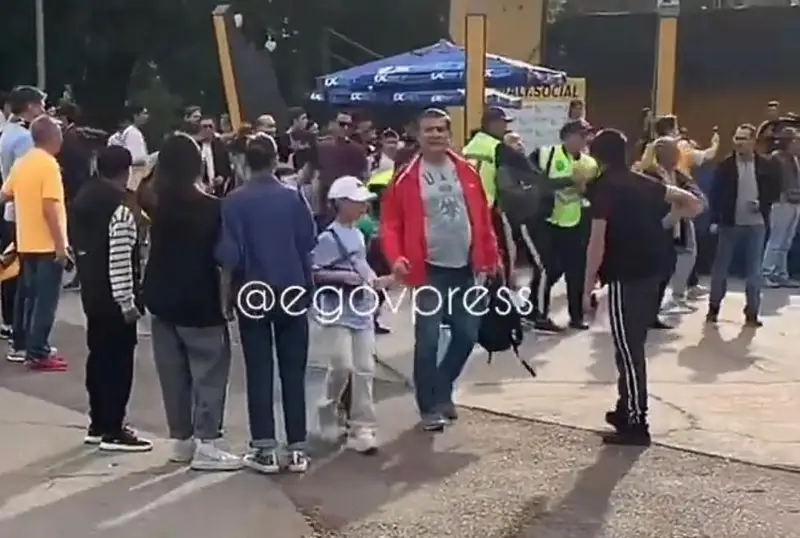 Хаос и анархию устроили футбольные фанаты в Алматы