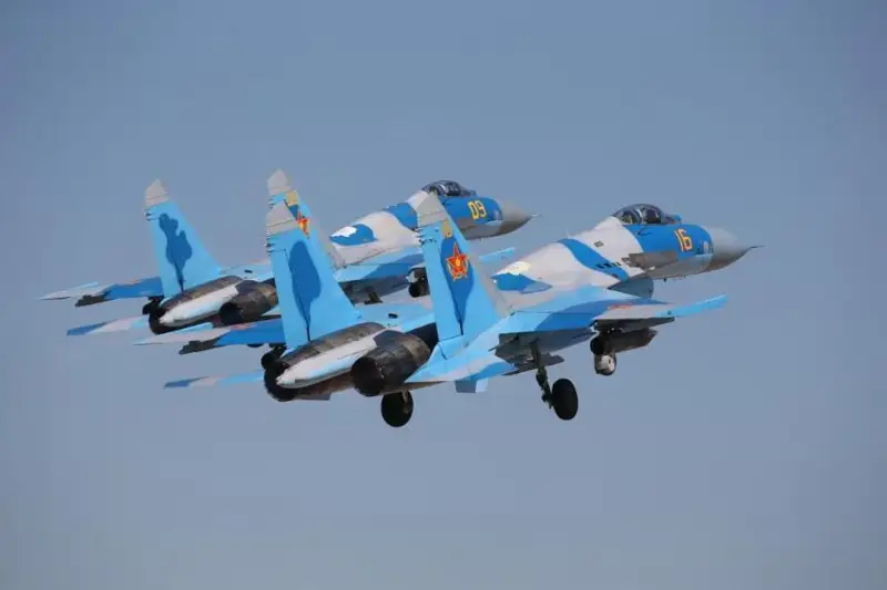哈萨克斯坦武装力量空军建军已满25周年