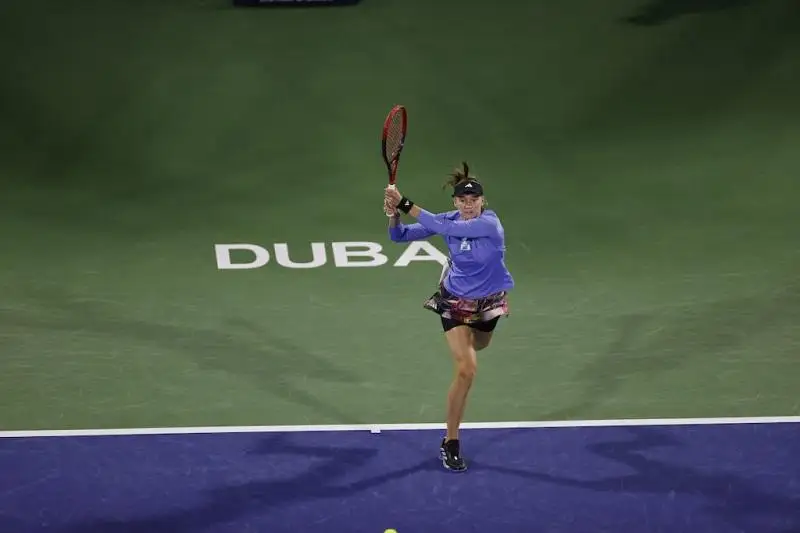 热巴金娜晋级迪拜WTA1000赛第三轮