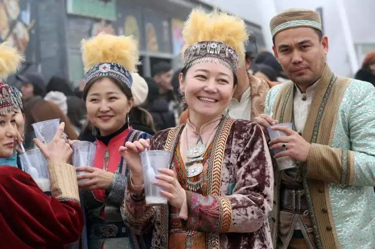 الماتىداعى ناۋرىز مەيرامى كوكتوبەدەگى «كورىسۋ كۇنىمەن» باستالدى - فوتو