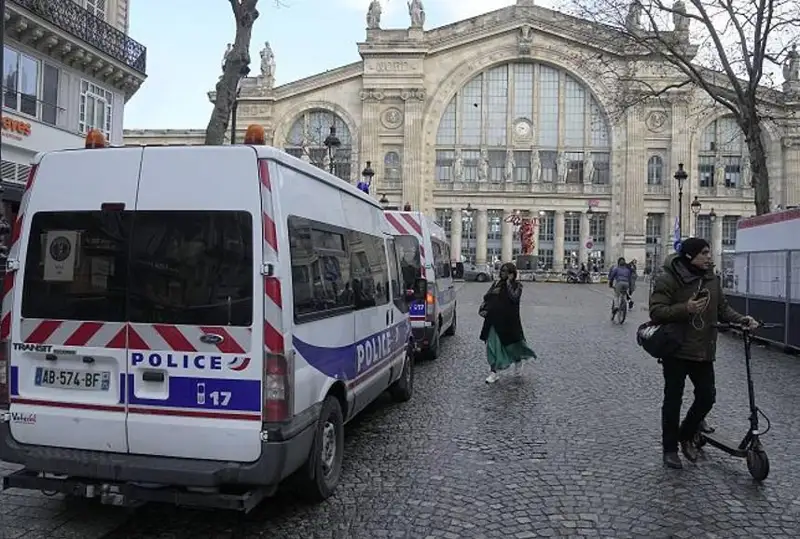 Парижда номаълум шахс пичоқ билан ҳужум қилиб, 6 нафар аҳолига жароҳат етказди