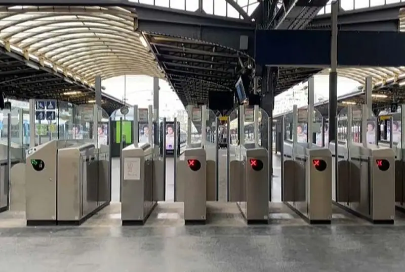 Париж вокзали диверсия туфайли ишламай қолди