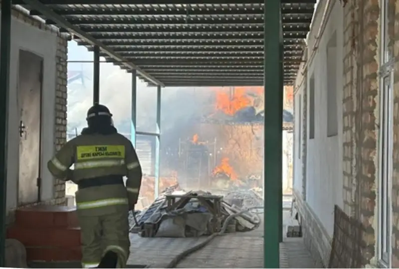 Qyzylordada tórt úıde órt bolyp, 8 sıyr órtenip ketti