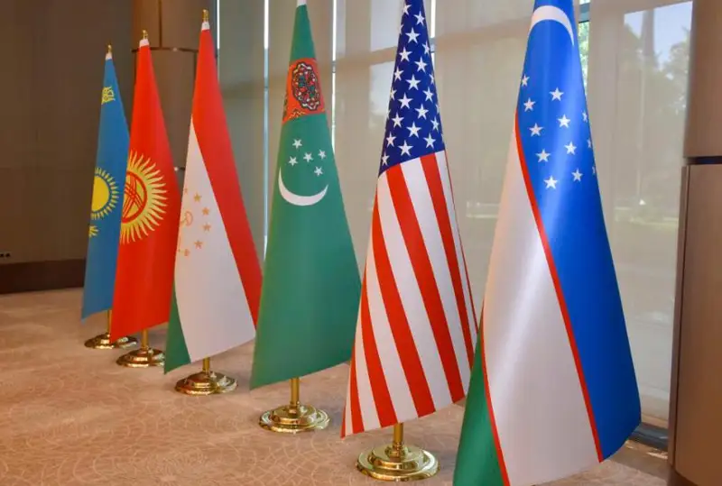 AQSh pen Ortalyq Azııa: C5+1 formatynan ne kútemiz